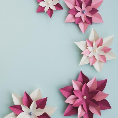 Fiche  dÈtaillÈe pour  rÈaliser des fleurs brodÈes pour dÈcorer un jean, un vÍtement, un sac ...