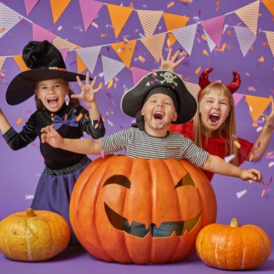 Sortez donc votre masque d’halloween, vos fausses dents, votre faux nez préféré et foncez dans notre dossier spécial « costume halloween » pour dégoter l’idée de déguisement halloween qui plaira à vot