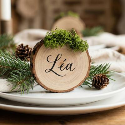 DIY : Créez un marque-place en rondin de bois et mousse !