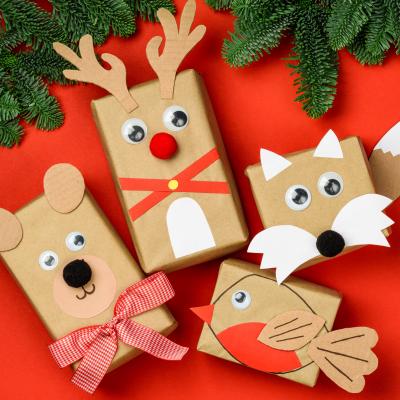 Découvrez 4 idées d'emballages cadeaux originaux à faire à la maison en DIY. Vous avez envie de faire plaisir à vos proches avec un cadeau original, mais vous ne savez pas comment l’emballer ?