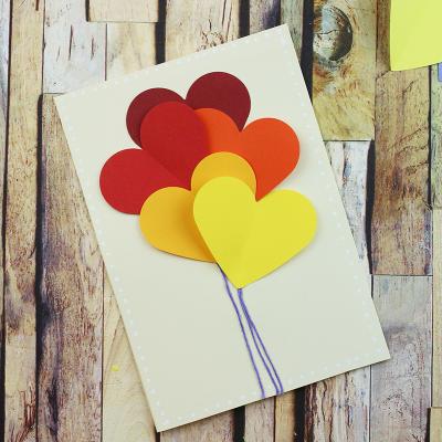 Une activité pleine de coeurs avec cette carte à réaliser pour la Saint Valentin. Facile à réaliser, vous n&#39;aurez besoin que de papier et d&#...