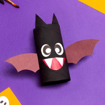 La chauve-souris en rouleau en carton
