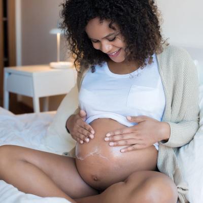 Même s'il commence à manquer de place bébé bouge toujours beaucoup. Il a besoin de bouger pour fortifier et développer ses muscles en entraîner son système nerveux. Le huiti&eg