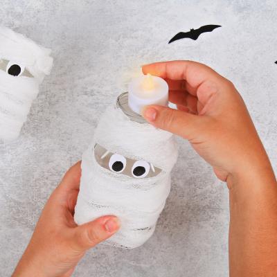 Voici tous les bricolages pour fabriquer des photophores d'Halloween. Retrouvez des idées pour faire d'Horribles et de monstrueux photophores d'Halloween ou des petits photophores tous petits et tous