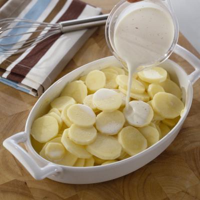 Recette des pommes de terre à la crème : Une recette classique de pommes de terres à la crème, les petits comme les grands rafolent des pommes de terre moelleuses.