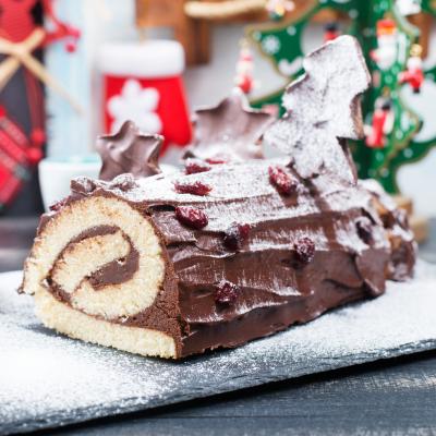 Découvrez la recette facile et inratable de la buche de Noël. Une recette à faire avec les enfants que vous ne pourrez pas rater. Découvrez les étapes qui vous permettront de réaliser cette recette fa