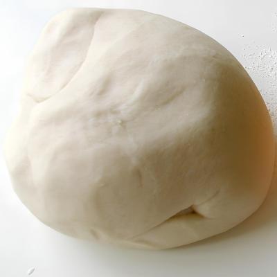 Simple et économique, la pâte à sel est une activité que vous pouvez proposer à vos enfants dès 2 ans. Retrouvez la véritable recette de la pâte à sel et toutes les infos sur la cuisson, la conservati