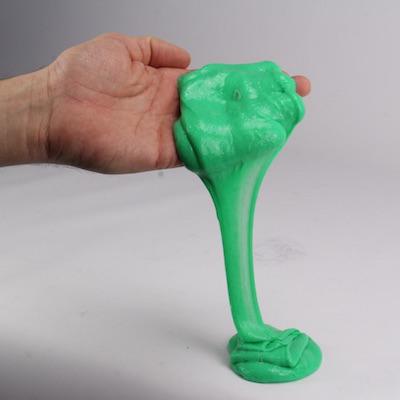 Retrouvez la recette facile et inratable de la slime fluffy. Cette slime DIY est drôle à réaliser et est adorée des enfants du monde entier. Retrouvez le pas-a-pas afin de réaliser cette slime pour le