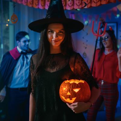 Vous cherchez une idée de soirée thème pour Halloween ? Harry Potter, Tim Burton, les citrouilles : retrouvez 13 idées pour une soirée originale en famille