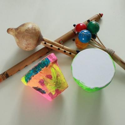 tuto pour bricoler avec les enfants un tam-tam avec des objets de récupération