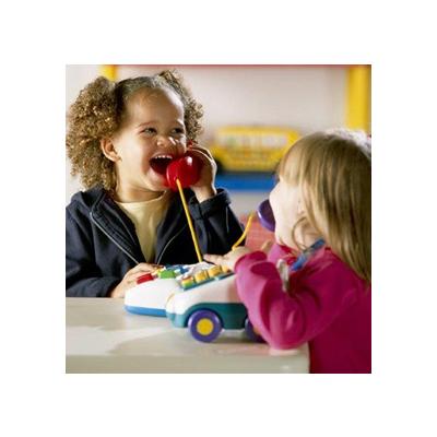 Les jeux d'imitation sont tous les jouets et jeux qui permettent aux enfants de jouer aux grands, ils permettent d'imiter papa, maman, le boulanger, le médecin ... Entre 2 et 4 ans, les enfants ont en