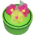 Offrir une boîte décorée de fleurs anémones en cadeau