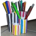 Range-crayons à la manière de Buren