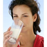 Les besoins en calcium de votre bébé sont très important au cours de ce huitième mois de grossesse. Votre bébé termine son ossification.