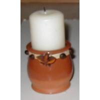 Photophore de Noël rustique à réaliser avec une grosse bougie, des épices et un pot en grès. Un photophore pour une décoration nature.