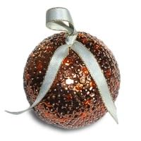 Fabriquer une jolie boule de Noël avec une boule de polystyrène et des paillettes à facettes pour briller sous les lumières de Noël