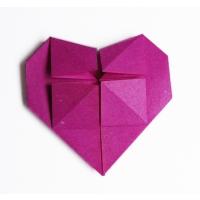 pliage d'un coeur en origami