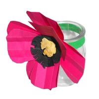pot en verre et grosse fleur en papier