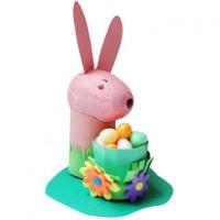 Lapin de Pâques et sa petite corbeille