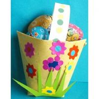 Panier de papier jaune décoré de fleurs