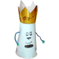 Roi en gobelet en carton