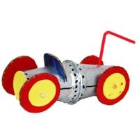 Voiture de course en pots de yaourt