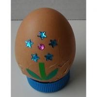 Décorer des oeufs de Pâques  décors fleurs et étoiles