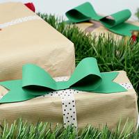 Faire des noeuds de cadeaux de Noël :