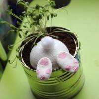Petit lapin qui plonge dans son terrier :