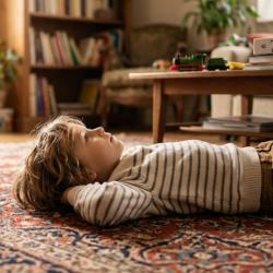 « Je m'ennuie » veut rarement dire « je n'ai rien à faire ». Les 6 traductions possibles, comment les reconnaître, et la phrase à dire dans chaque cas.