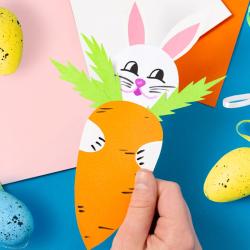 Le collage du lapin et de la carotte