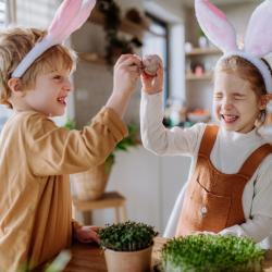 Voici nos jeux de Pâques ! Des idées de jeux imprimables, des jeux à fabriquer ou des idées d'animation pour jouer avec la fête de Pâques. L'occasion de s'amuser et d'apprendre en même temps.
