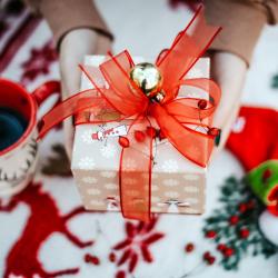 Combien de cadeaux offrir ? La réponse d’un pédiatre