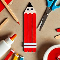 Fabriquez un crayon géant avec des bâtonnets d'esquimaux : une activité créative pour la rentrée