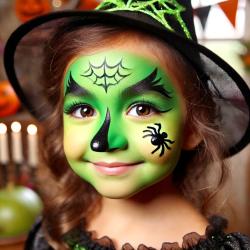 Voici un tuto tout simple et rapide pour vous maquiller en sorcière. Un indispensable à l'approche d'Halloween  ! Sortez les balais, les chaudrons et toiles d'araignées. C'est parti pour le balai des