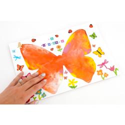 Faites découvrir la peinture aux tout-petits avec la technique propre du papillon sensoriel. Une activité Montessori dès 1 an, à découvrir sur le site.