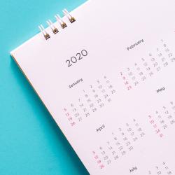 Année : Mot du glossaire Tête à modeler. L'année est une période d'un an qui commence le 1 er janvier et qui se termine le 31 décembre. Activités associées.