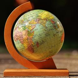 Geographie - mot du glossaire Tête à modeler. Définition et activités associées au mot Geographie.