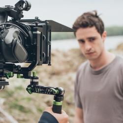 Acteur : Mot du glossaire Tête à modeler. Un acteur est une personne qui interprète un rôle au théâtre ou au cinéma.