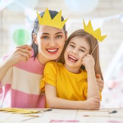 Activités pour fêter le jour des rois avec les enfants ! Fabriquez des déguisements, des couronnes, des instruments, préparez l'Epiphanie DIY parfaite pour votre famille grâce à des activités qui plai