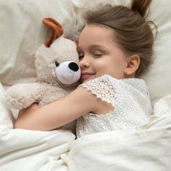 Le sommeil est essentiel à la santé et au bien-être de l’enfant et du bébé. En effet, c’est pendant le sommeil que l’organisme de l’enfant se repose et se régénère.