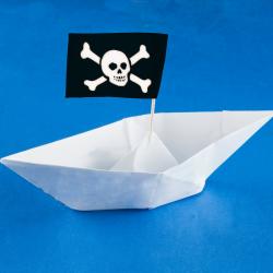Voici comment réaliser un petit bateau en papier origami pour improviser un petit jouet.  Le bateau est obtenu en réalisant un pliage origami simple et facile à faire avec les enfants. Les explication