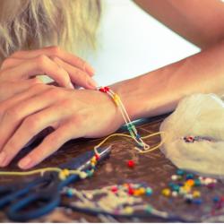 Bijou maison, fabriquer des bijoux maison