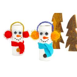 Bonhomme de neige avec un rouleau en carton
