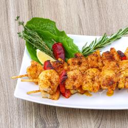 Une recette toute simple à cuisiner pour un apéritif entre amis ou pour préparer une entrée originale aux saveurs chaudes de l'Orient. La recette des brochettes de crevette au curry est à cuisiner &am