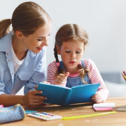Le Bureau Montessori n'est autre qu'un coin épuré, rangé qui favorise le calme et la concentration. Retrouvez nos conseils d'aménagement et nos astuces