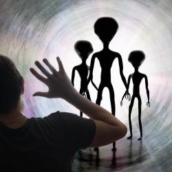 extraterrestre - mot du glossaire Tête à modeler. Définition et activités associées au mot extraterrestre.