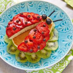 La recette des pancakes au fraise en forme de coccinelles