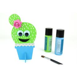 Découvrez une manière de décorer des petits cactus en bois avec les loulous !Ils pourront ensuite en offrir à leurs proches (fête des pères / fête des mères) ou l'exposer tout simplement dans