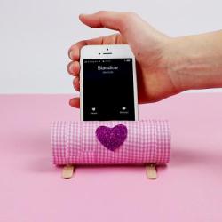 Cadeau pour maman pas cher : trouvez une idée de cadeau de Fête des mères pas cher grâce à notre sélection de DIY. Des tas d'idées d'activités en récup à faire avec les enfants dès la maternelle. Des 
